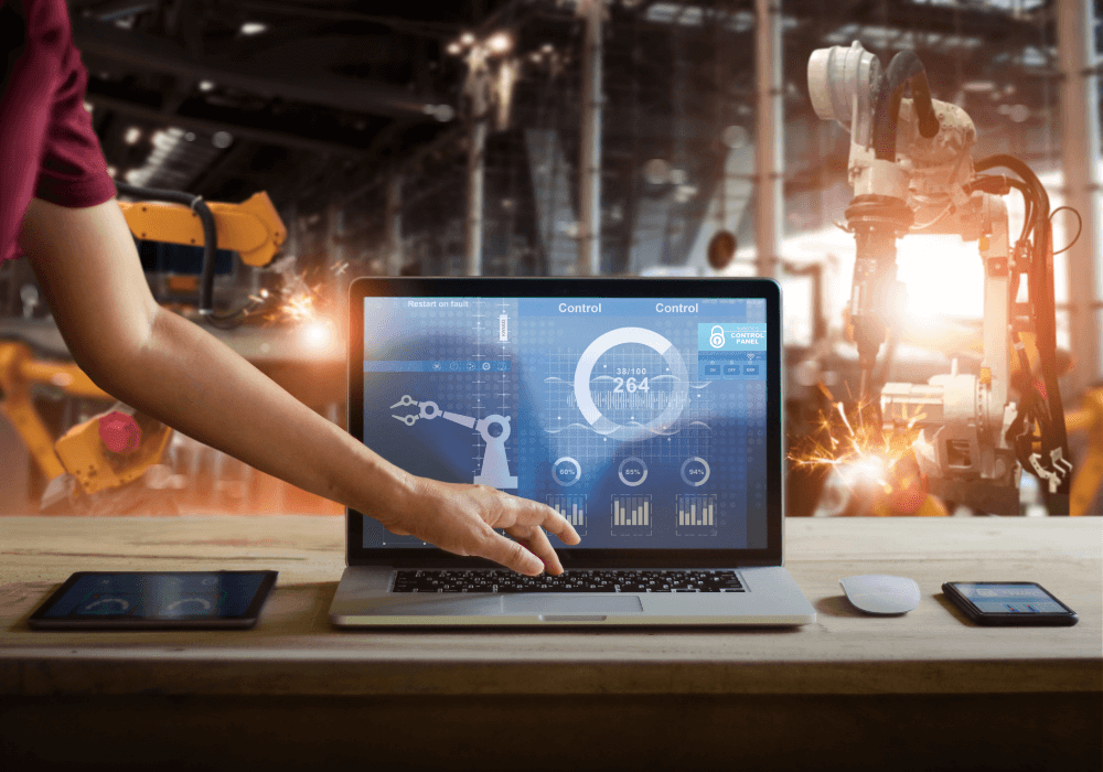 computer che manovra macchinari industriali